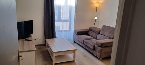 Voiron Apartment | Central City Accommodation with Free WiFi and Family Focus