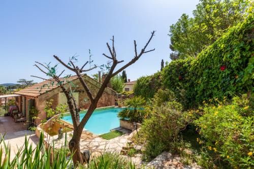 La Garde Apartment | Inviting Stay at Les Araucarias with Pool & Family Fun