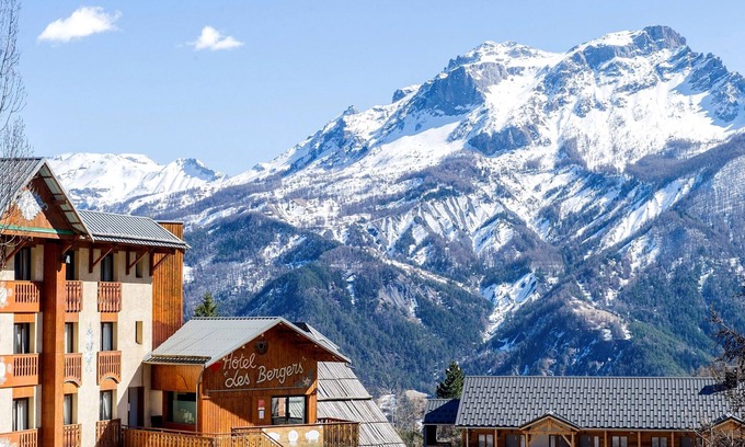 Pra Loup Condo | Mountain Retreat Near Shops with Pool and Spa Amenities