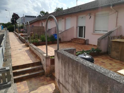 Mirecourt Apartment | Convenient Ground-Level Stay in Mirecourt for Families