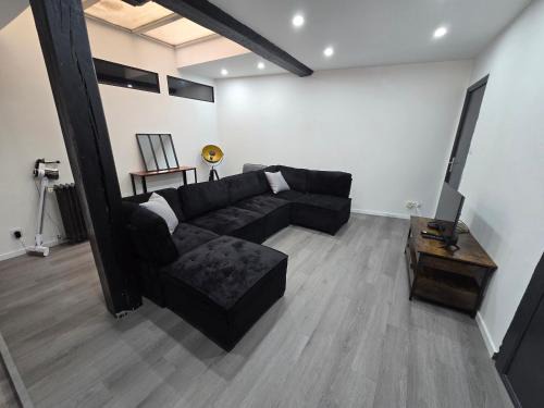 Foix Apartment | Logement entier 120m2 centre Foix -3chambres-2SDB-2wc-Parking gratuit à 1 Minute