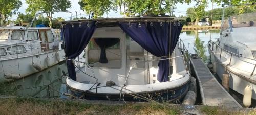Montech Boat Rental | Unique Experience: Entire Boat Accommodation Awaits You