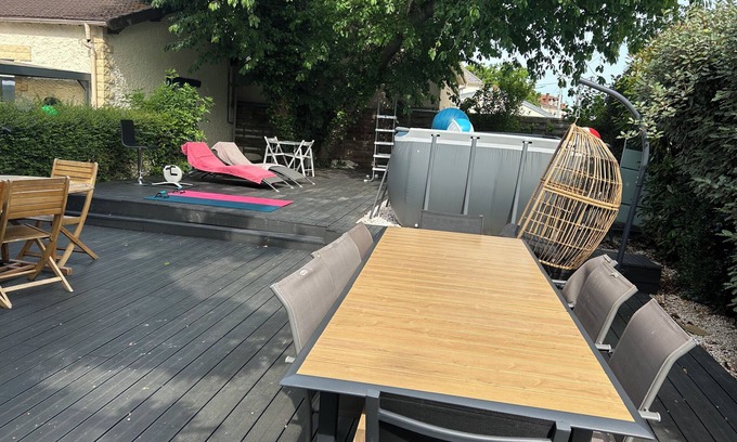 Villemoisson-sur-Orge Villa | Dream Stay Near Paris: Pool, Gym & Top Guest Ratings