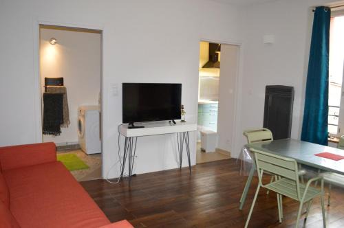 Avallon Apartment | Pet-Friendly Retreat at Logement Nénuphar - Rated 9.1/10!
