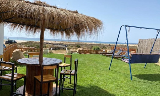 Kelibia House | Oceanfront Retreat at Logement Pied dans l’Eau Kélibia
