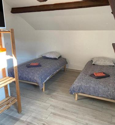Chiry-Ourscamp Apartment | Budget-Friendly Logement Studio with Great Guest Reviews