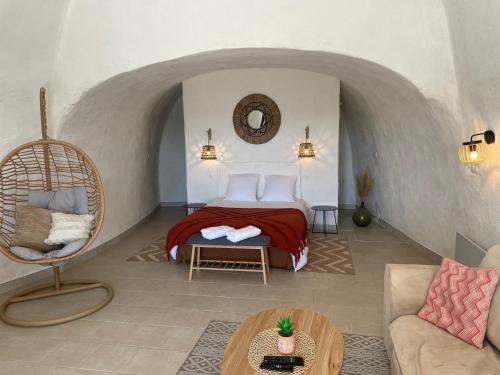 Naveil House | Cozy Troglodyte Stay Near Paris with Child-Friendly Amenities