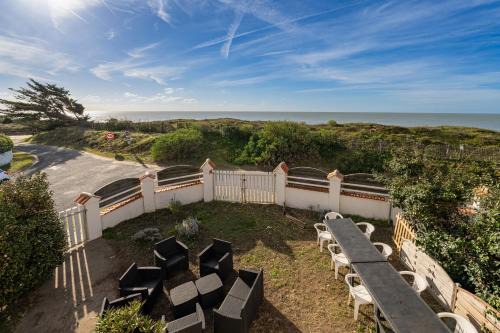 Barbatre Apartment | Oceanfront Retreat with Spectacular Beach Views
