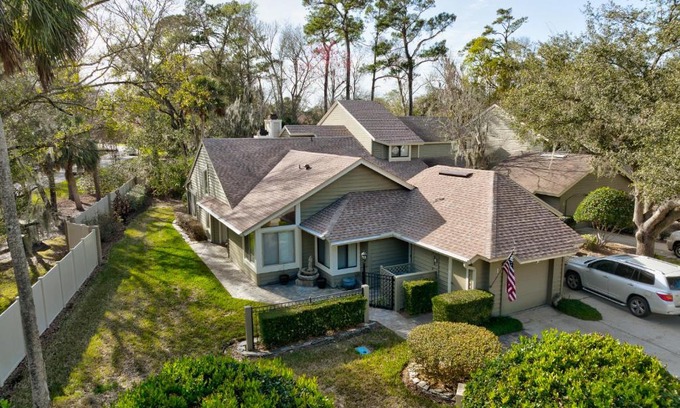 Palm Valley House | Family-Friendly Loggerhead Lodge: A 4-Star Escape Awaits