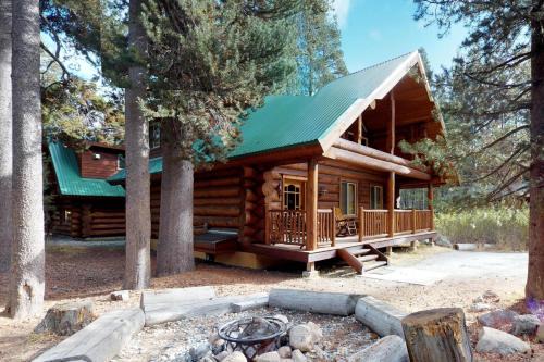 Lakeshore House | Family-Friendly Retreat at Loggers Landing - 10/10 Rated Stay