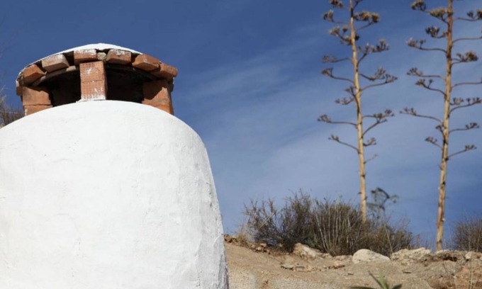 Guadix Cottage | Experience Logging Karmen Cave with Relaxing Spa Amenities