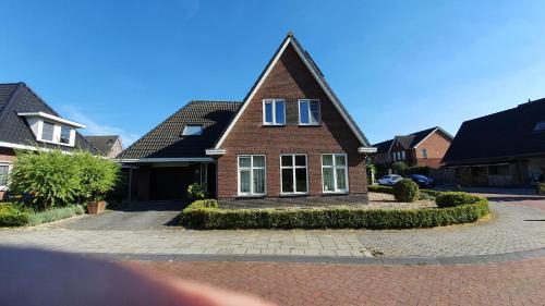 Holten House | Pet-Friendly Retreat at Logies bij Wandelpad in Holten