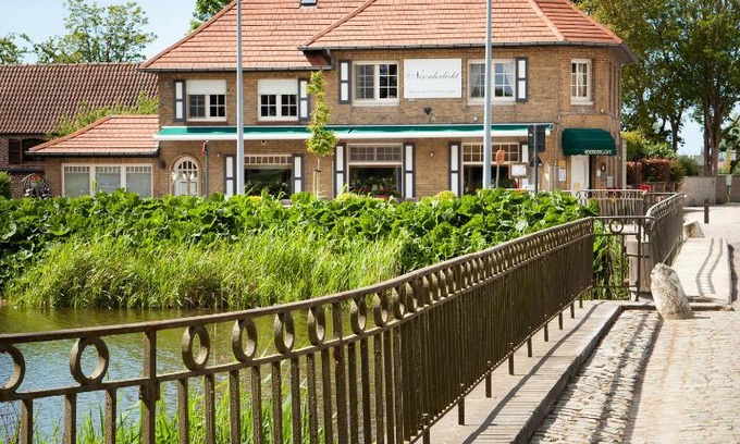 Hoeke Bed & Breakfast | Discover Family-Friendly Comfort at Logies Noorderlicht