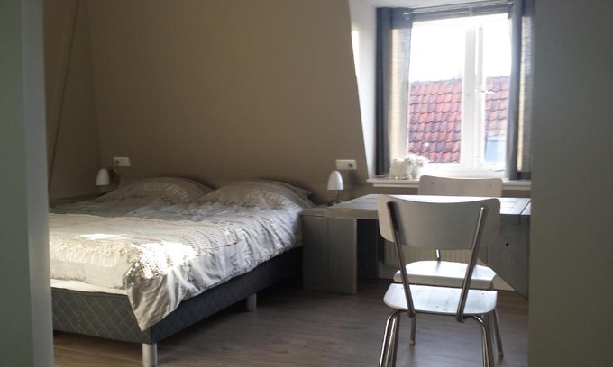 Harlingen House | Cozy Logies Ommes! Enjoy Breakfast and Hot Tub Relaxation