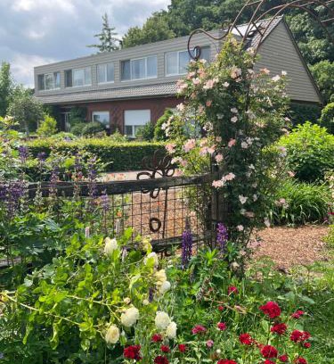 Rijkevorsel Bed & Breakfast | Guest Rated: B&B Tuin der Zinnen with Breakfast & Family Amenities