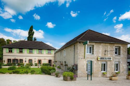 La Rothiere Hotel | Pet-Friendly Retreat at Auberge De La Plaine