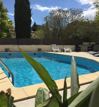 Tavel Hotel | Oceanfront Escape at Logis Auberge De Tavel