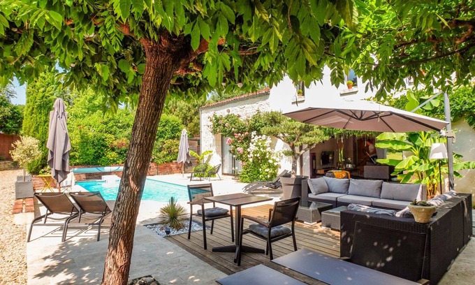 Fontcouverte House | Guest Favorite: Logis de La Brumanderie with Pool & Breakfast