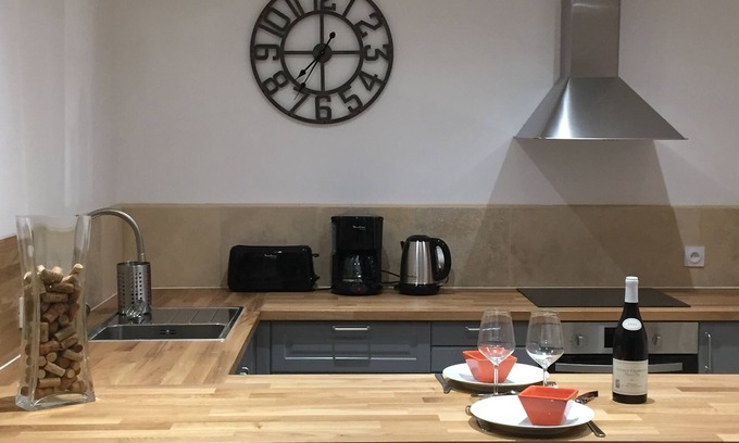 Beaune City Centre Condo | Guest Rated: 9.8 at Logis de la Comedie in Beaune