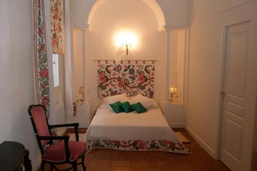 Saint-Etienne Apartment | Family-Friendly Retreat at Logis de Sainte-Scarbes, 4-Star