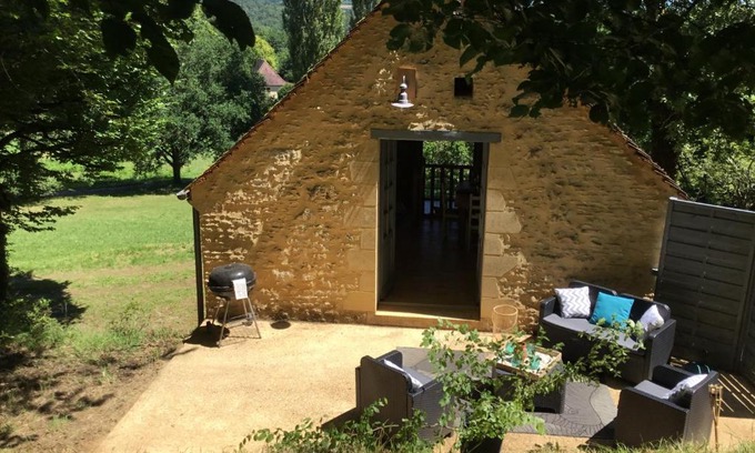 Sainte-Nathalene House | Discover Logis des 4 fées with Nordic Bath Amenities