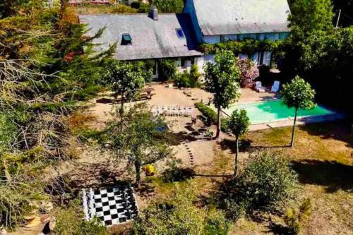 Belligne House | Discover Logis des Gabelous: Pet-Friendly Retreat with Pool