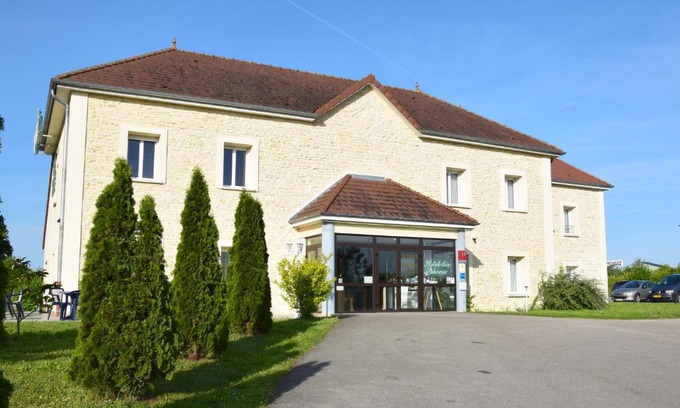 Creney-pres-Troyes Hotel | Discover Comfort at Logis Des Sources with Great Amenities