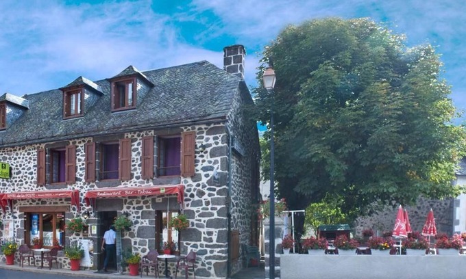 Saint-Martin-sous-Vigouroux Hotel | Unforgettable Stay at Logis Hotel de la Poste with Spa & Dining