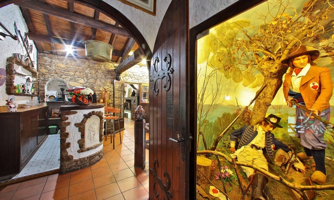 Saint-Laurent-sur-Sevre Hotel | Discover Logis Hôtel Restaurant La Chaumière with Pool & Dining