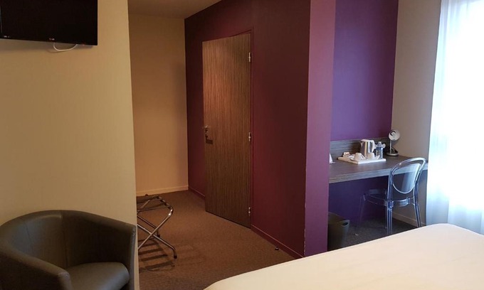 Laval Hotel | Pet-Friendly Retreat at Logis Hôtel A la Bonne Auberge