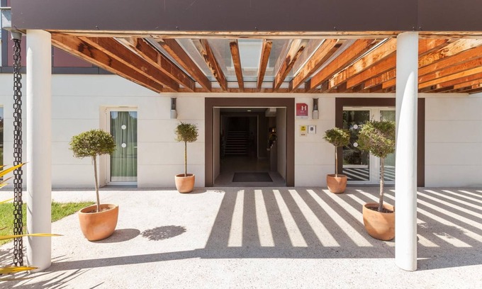 Langon Hotel | Inviting Logis Hôtel Aliénor: Spa, Dining & 9.4 Rating