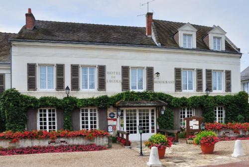 Pontlevoy Hotel | Cozy Logis Hôtel Auberge De L'ecole - Pet Friendly Stay