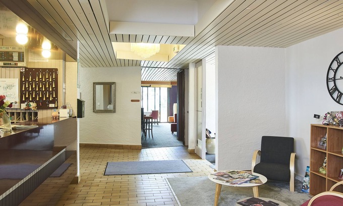 Pouzauges Hotel | Comfortable Stay at Logis Hôtel de la Bruyere with Dining