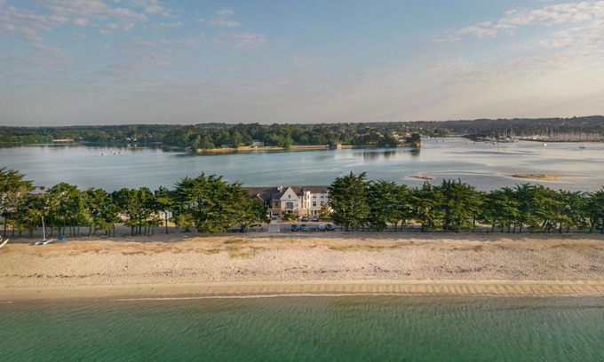 Fouesnant Hotel | Oceanfront Getaway at Logis Hôtel de la Pointe du Cap Coz