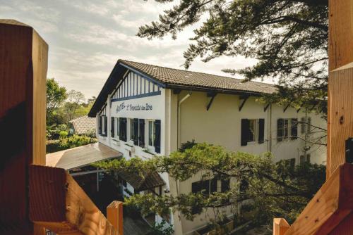 Mimizan Hotel | Pet-Friendly Retreat at Logis Hôtel Emeraude des Bois