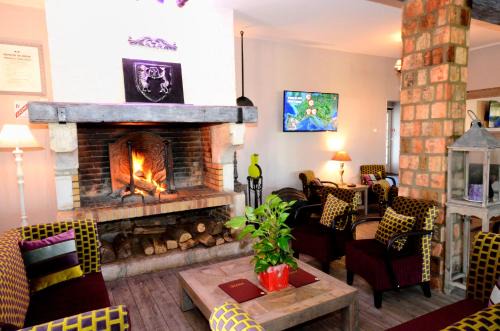 Chaufour-les-Bonnieres Hotel | Discover Logis Hôtel Les Nymphéas: Pet-Friendly Retreat