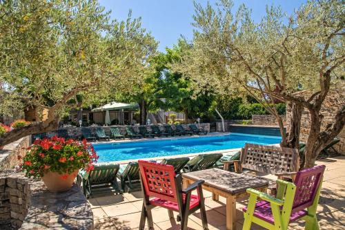 Saint-Martin-d'Ardeche Hotel | Pet Friendly Hotel with Ocean View & Pool at L'Escarbille