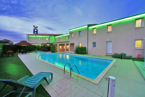 Yves Hotel | Beachside Retreat at Logis Hôtel L'Air Marin with Pool
