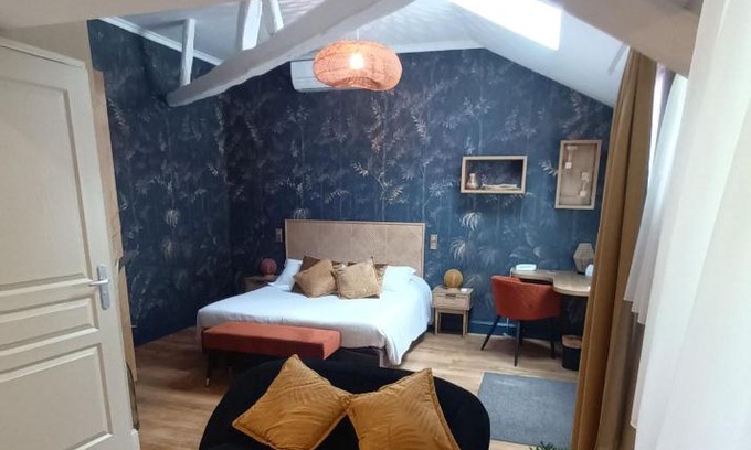 Amboise Hotel | Oceanfront Retreat: Logis Hôtel Restaurant La Breche