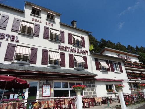 Jassat Hotel | Enjoy Oceanfront Relaxation at Logis Hôtel Le Beau Site