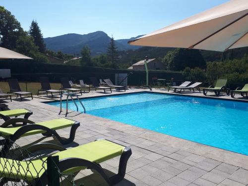Orpierre Hotel | Discover Logis Le Ceans: Pet-Friendly Oceanfront Retreat