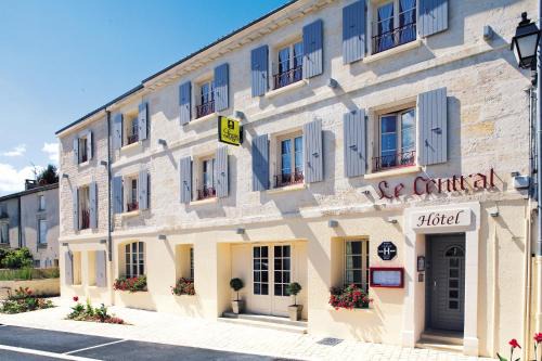Coulon Hotel | Discover Comfort at Logis Le Central with Family-Friendly Amenities