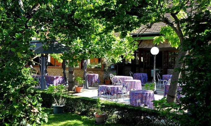 Parigny Hotel | Guest Favorite: Logis Hôtel le Dahu with Family-Friendly Perks