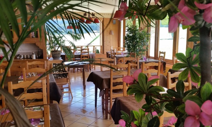 Les Rousses Hotel | Discover Logis Hôtel Le Gai Pinson: Family-Friendly Retreat
