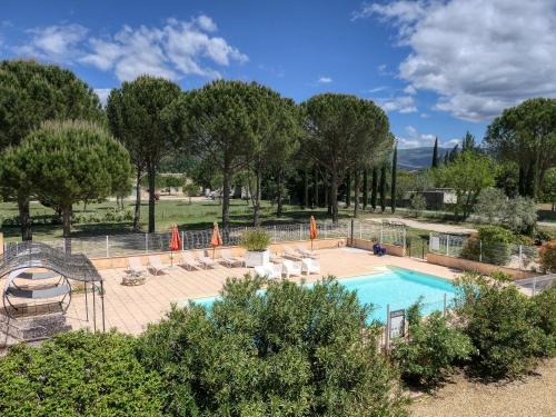 Apt Hotel | Elegant Logis Hôtel Le Manoir & Lounge with Oceanfront Pool