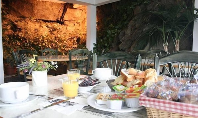 Chantonnay Hotel | Discover Logis Hôtel le Moulin Neuf with Pool & Spa