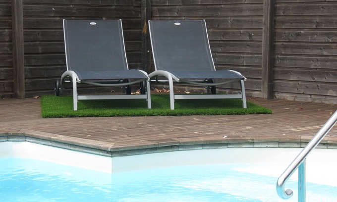 Ars-en-Re Hotel | Experience Comfort at Logis Hôtel le Parasol with Pool & Dining