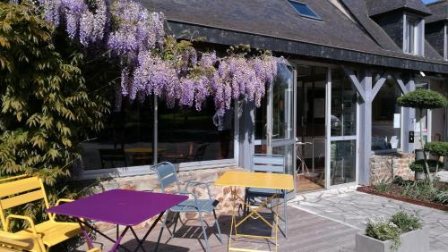 Cesson-Sevigne Hotel | Welcoming Logis Hôtel Lodge La Valette with Hot Tub Access