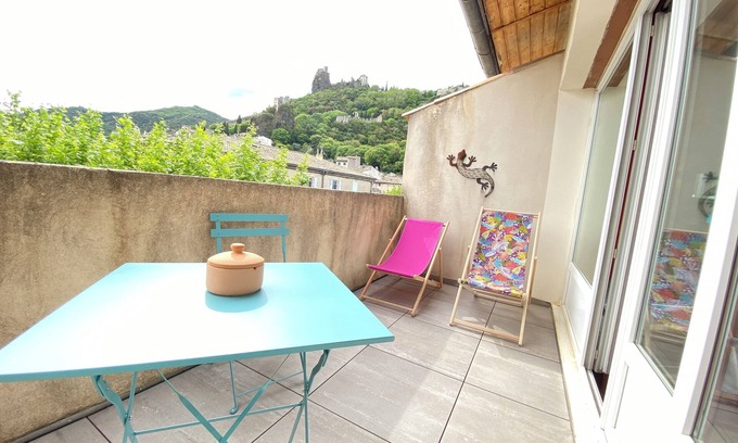 Rochemaure Hotel | Inviting Logis Hôtel Médiéval: Family-Friendly Comfort