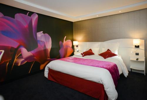 Villedieu-les-Poeles Hotel | Cozy Logis Hôtel Restaurant Le Fruitier with Spa & Dining